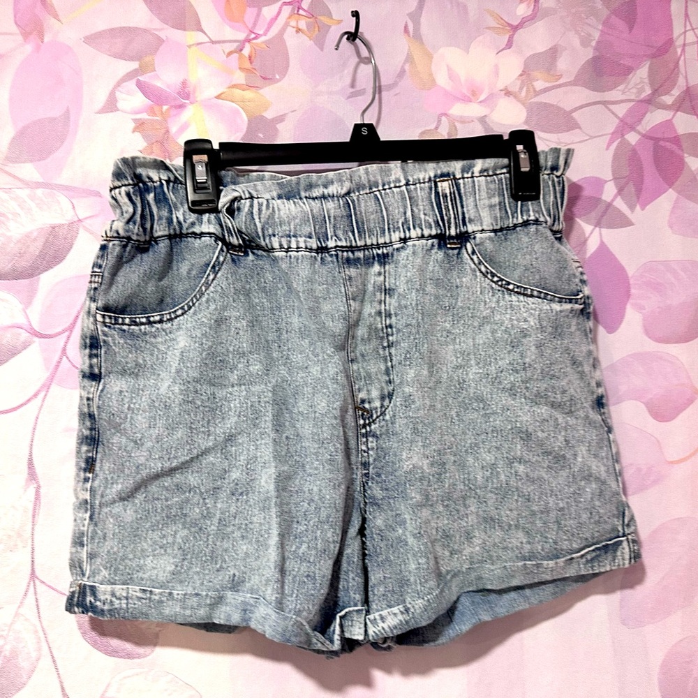 Francesca’s Paper-bag Denim Print Shorts Size S